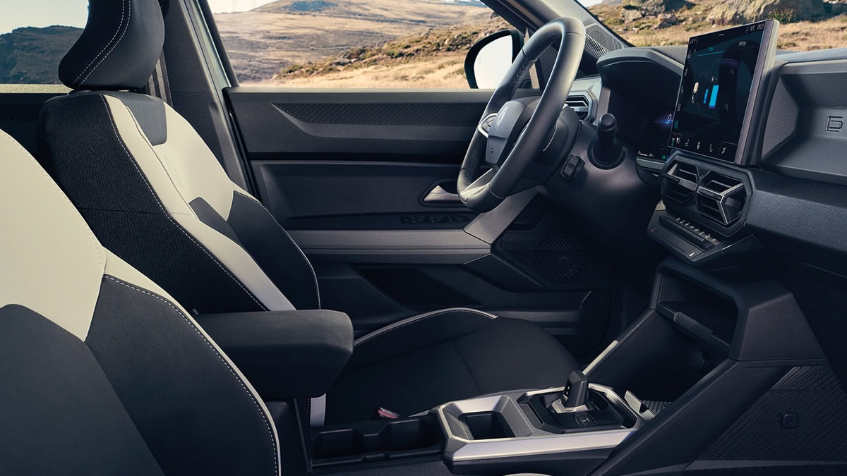 التصميم الخارجي الأمامي لرينو داستر